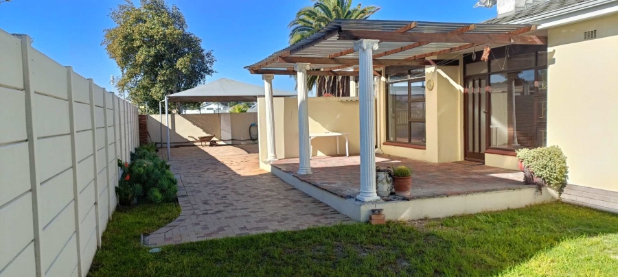 5 Bedroom Property for Sale in Table View Western Cape
